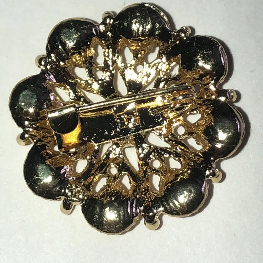 Elegant Gold Tone Rhinestone Fashion Brooch